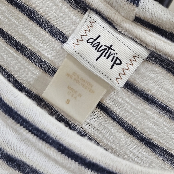 Preloved Buckle Daytrip Bubble Sleeve Pullover Top - Picture 7 of 7